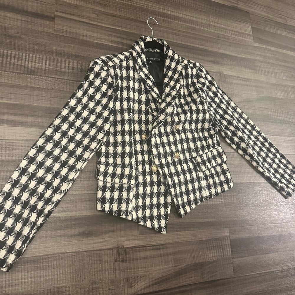 Chic Houndstooth Blazer